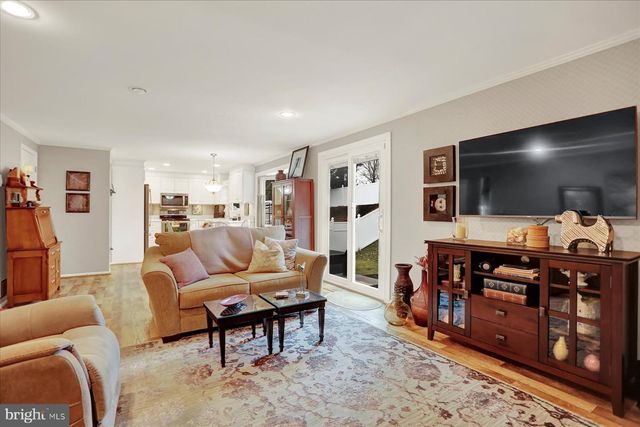 9228 BOWLINE RD, Baltimore, MD 21236