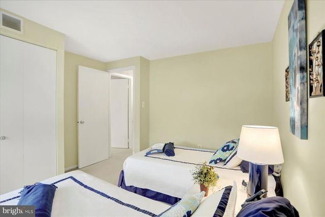 9228 BOWLINE RD, Baltimore, MD 21236