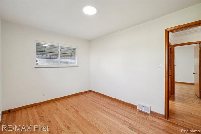 22400 Kelly Road, Eastpointe, MI 48021