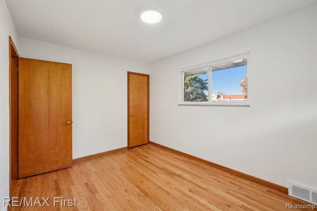 22400 Kelly Road, Eastpointe, MI 48021