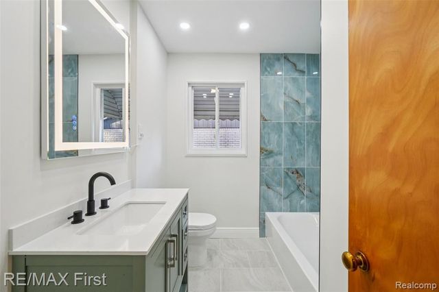 22400 Kelly Road, Eastpointe, MI 48021