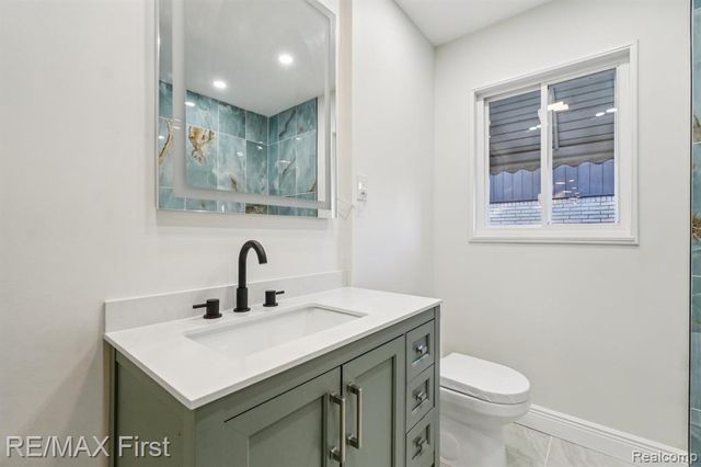 22400 Kelly Road, Eastpointe, MI 48021