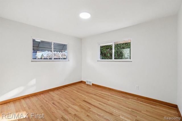 22400 Kelly Road, Eastpointe, MI 48021