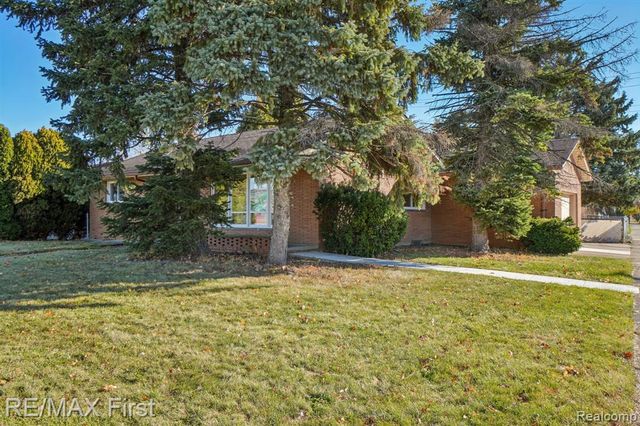 22400 Kelly Road, Eastpointe, MI 48021