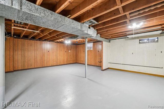 22400 Kelly Road, Eastpointe, MI 48021