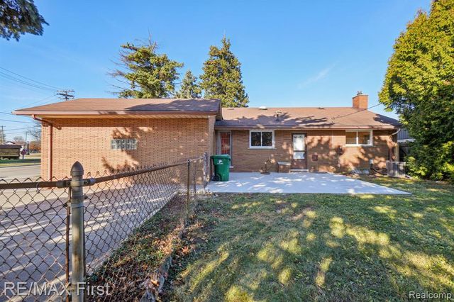 22400 Kelly Road, Eastpointe, MI 48021