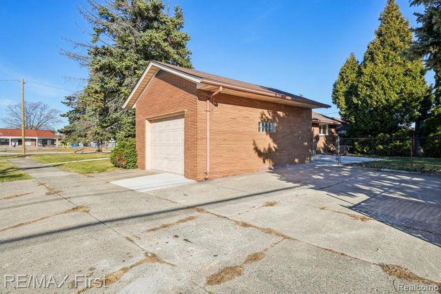 22400 Kelly Road, Eastpointe, MI 48021