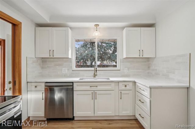 22400 Kelly Road, Eastpointe, MI 48021