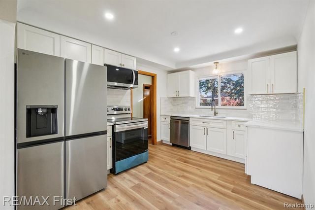 22400 Kelly Road, Eastpointe, MI 48021