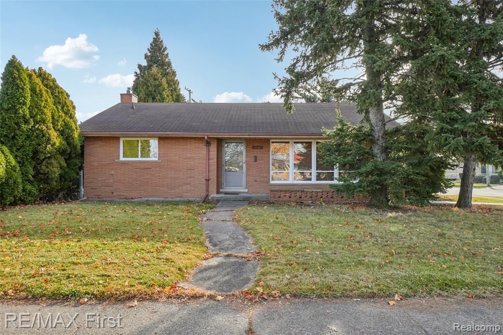 22400 Kelly Road, Eastpointe, MI 48021