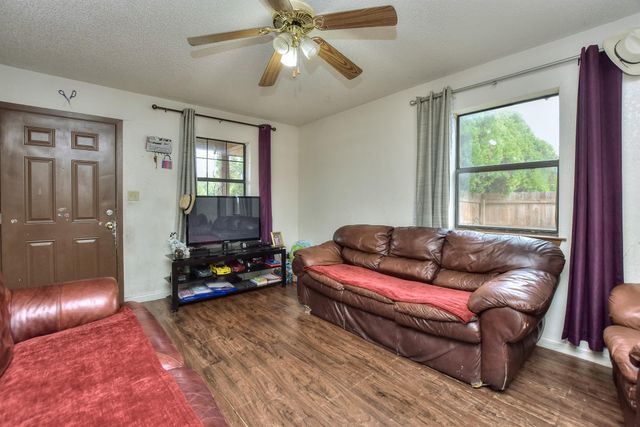 1204 Southwalk ST, Georgetown, TX 78626