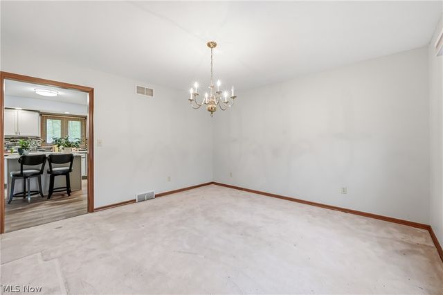 1178 Logan Woods Drive, Hubbard, OH 44425