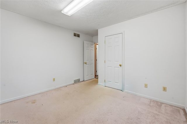 1178 Logan Woods Drive, Hubbard, OH 44425