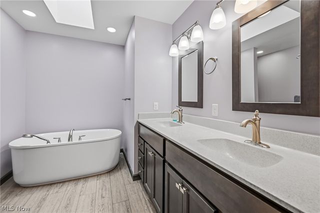 1178 Logan Woods Drive, Hubbard, OH 44425