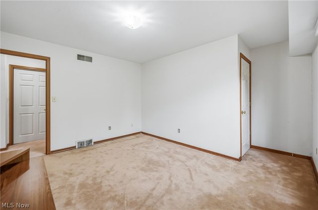 1178 Logan Woods Drive, Hubbard, OH 44425