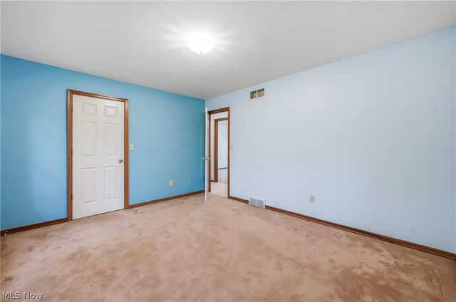 1178 Logan Woods Drive, Hubbard, OH 44425