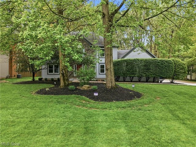 1178 Logan Woods Drive, Hubbard, OH 44425