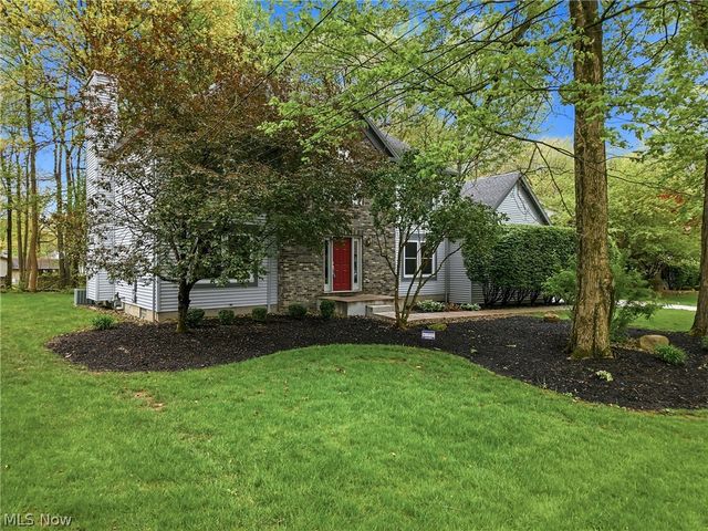 1178 Logan Woods Drive, Hubbard, OH 44425