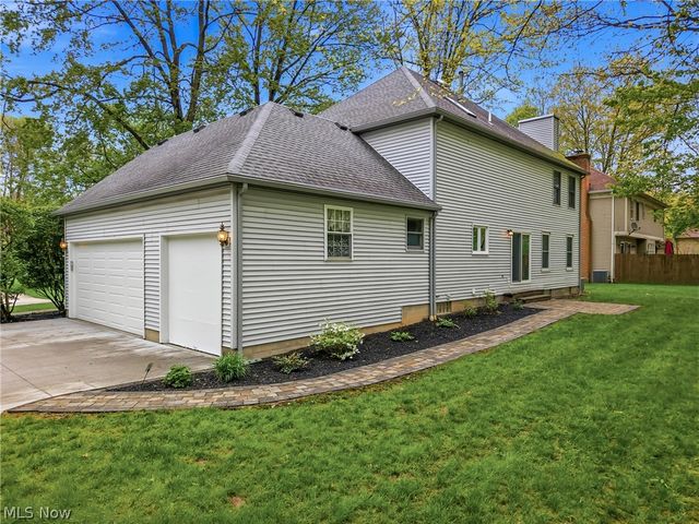 1178 Logan Woods Drive, Hubbard, OH 44425