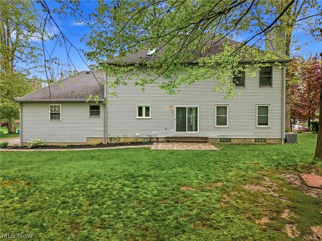 1178 Logan Woods Drive, Hubbard, OH 44425
