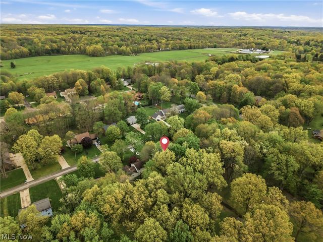 1178 Logan Woods Drive, Hubbard, OH 44425