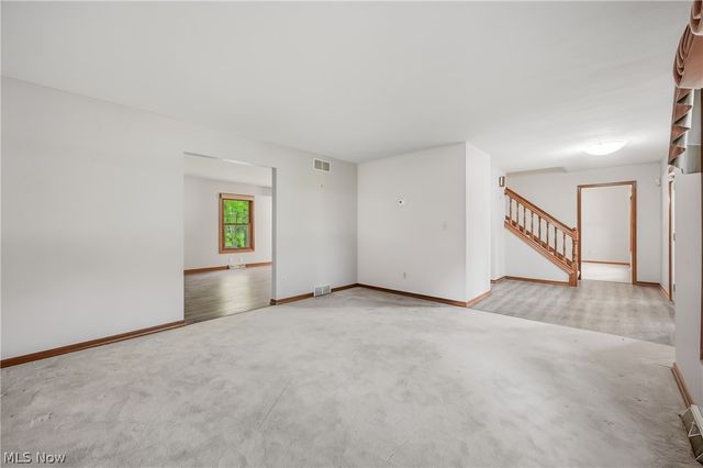 1178 Logan Woods Drive, Hubbard, OH 44425