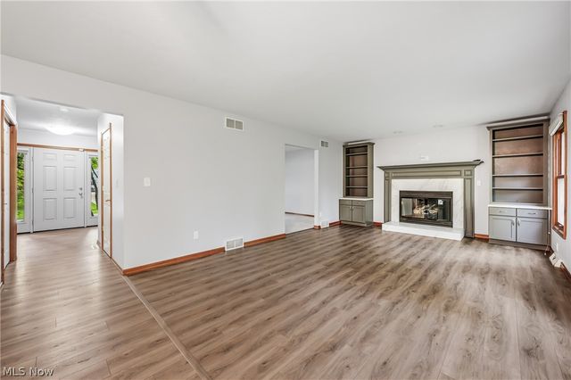 1178 Logan Woods Drive, Hubbard, OH 44425