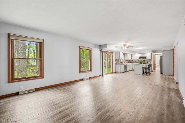 1178 Logan Woods Drive, Hubbard, OH 44425