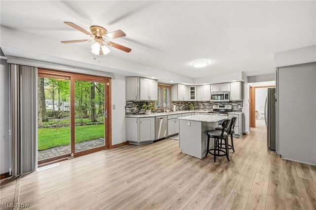 1178 Logan Woods Drive, Hubbard, OH 44425