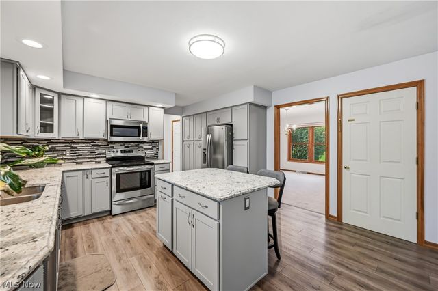 1178 Logan Woods Drive, Hubbard, OH 44425