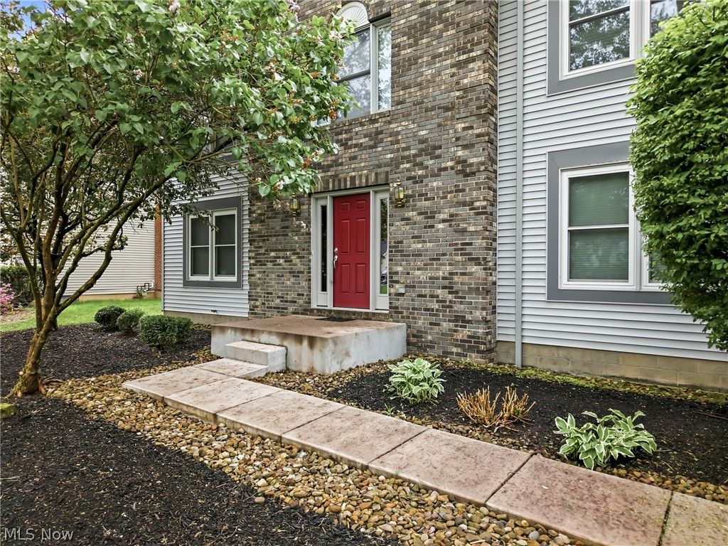 1178 Logan Woods Drive, Hubbard, OH 44425