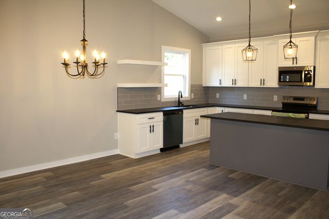 123 Fairview Station, Hartwell, GA 30643