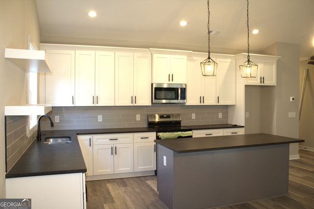 123 Fairview Station, Hartwell, GA 30643