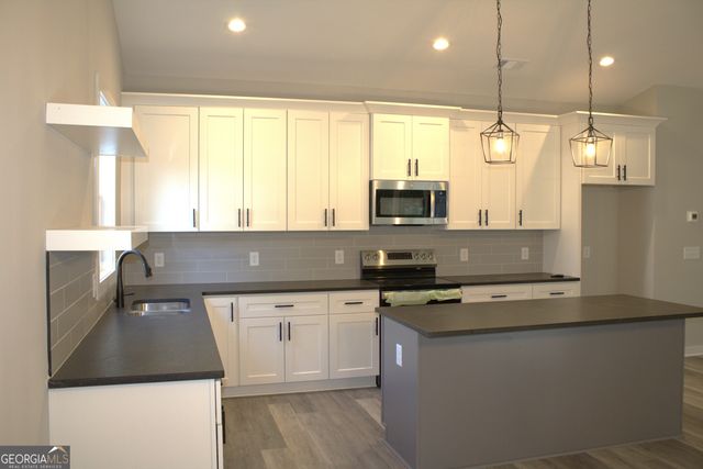 123 Fairview Station, Hartwell, GA 30643