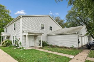 1395 S Glen Circle B, Aurora, IL 60506