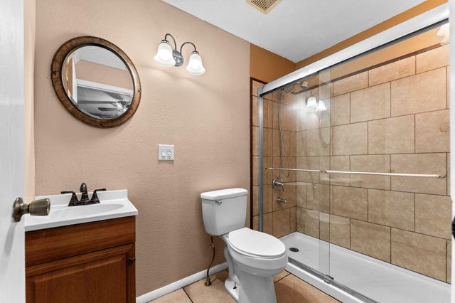 2406 W High Street, Springfield, MO 65803