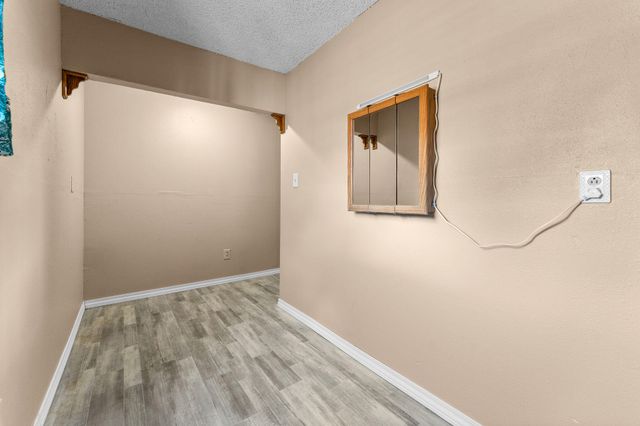 2406 W High Street, Springfield, MO 65803