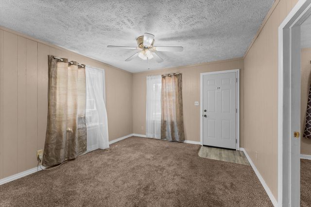 2406 W High Street, Springfield, MO 65803