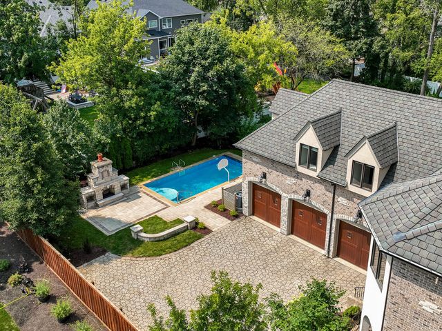 712 E Hillside Road, Naperville, IL 60540