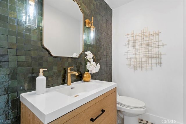 5334 S Hillcrest Drive, Los Angeles, CA 90043