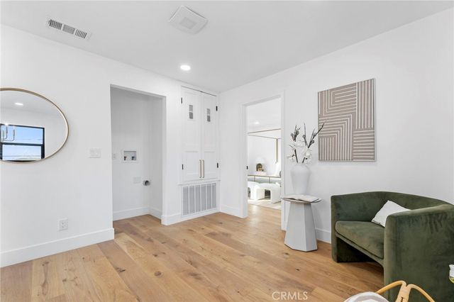 5334 S Hillcrest Drive, Los Angeles, CA 90043