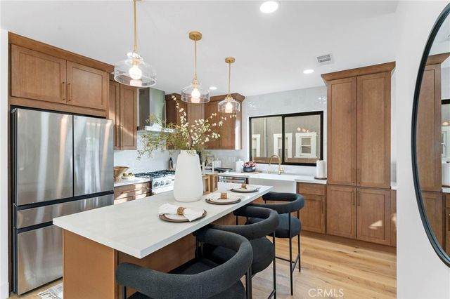 5334 S Hillcrest Drive, Los Angeles, CA 90043