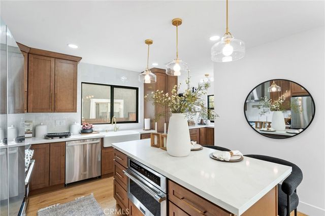 5334 S Hillcrest Drive, Los Angeles, CA 90043