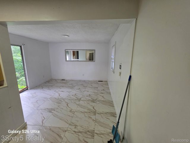 18344 Shiawassee Drive, Detroit, MI 48219