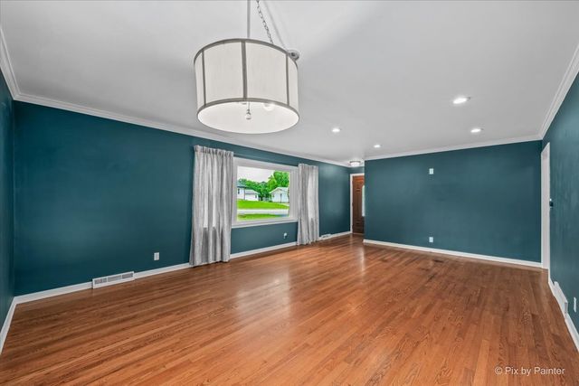 326 Farview Drive, North Aurora, IL 60542