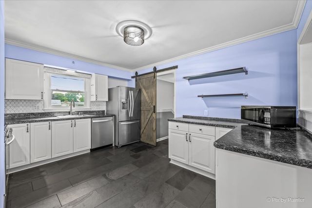 326 Farview Drive, North Aurora, IL 60542