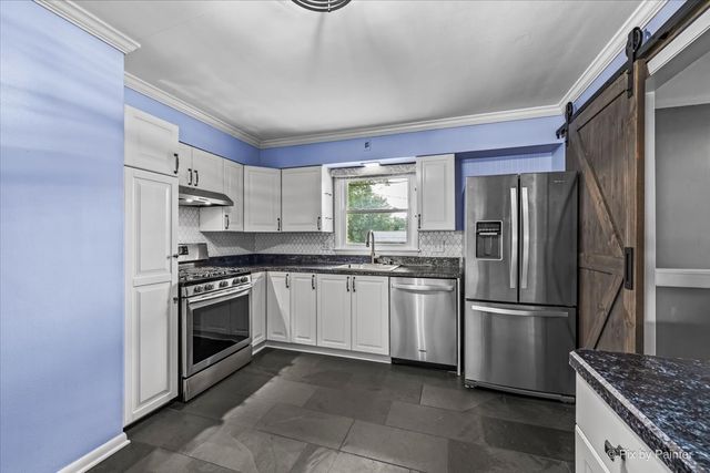 326 Farview Drive, North Aurora, IL 60542