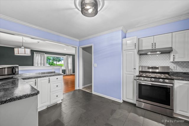 326 Farview Drive, North Aurora, IL 60542