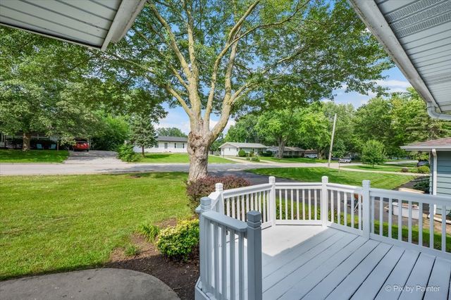 326 Farview Drive, North Aurora, IL 60542