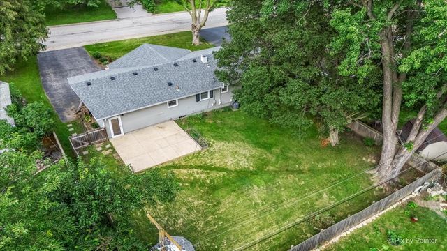 326 Farview Drive, North Aurora, IL 60542